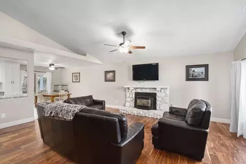 1514 Fallbrook Ave, Clovis, CA 93611 photo 3