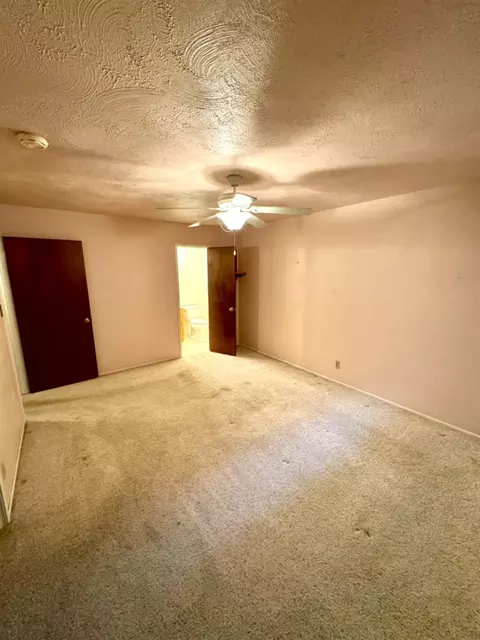 4482 E Ashcroft Ave, Fresno, CA 93726 photo 19