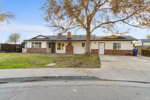 283 Spruce Pl, Lemoore, CA 93245 photo 1
