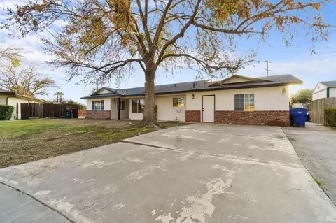 283 Spruce Pl, Lemoore, CA 93245 photo 2