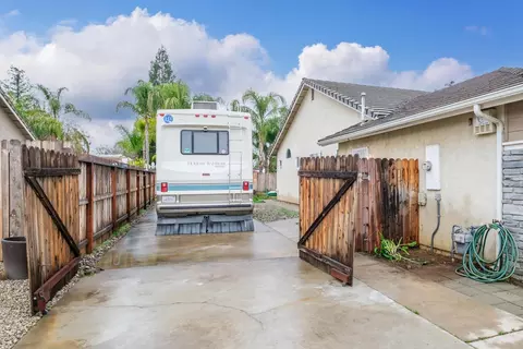 844 Mckelvy Ave, Clovis, CA 93611 photo 21