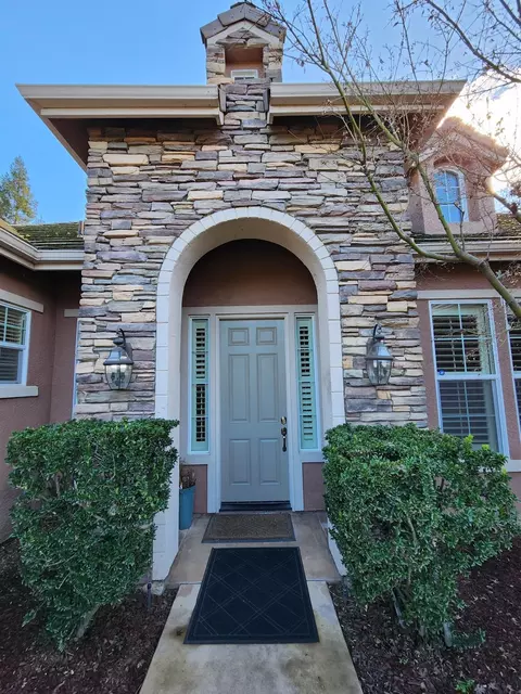 352 Omaha Ave, Clovis, CA 93619 photo 2