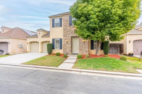 1747 N Hughes Ave, Clovis, CA 93619 photo 2
