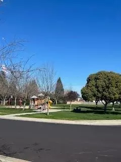 204 W Powers Ave, Clovis, CA 93619 photo 4