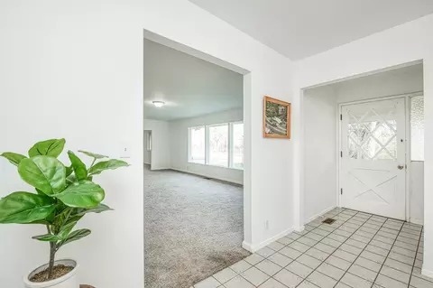 706 Trout Lake Dr, Sanger, CA 93657 photo 9