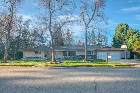 706 Trout Lake Dr, Sanger, CA 93657 photo 2