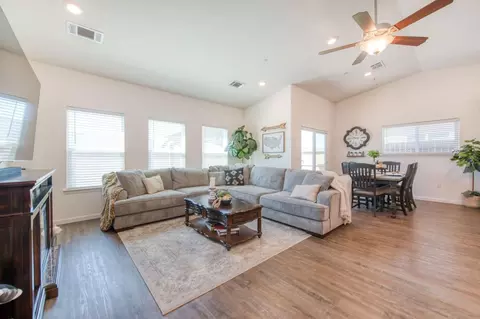 1136 Kern St, Avenal, CA 93204 photo 13