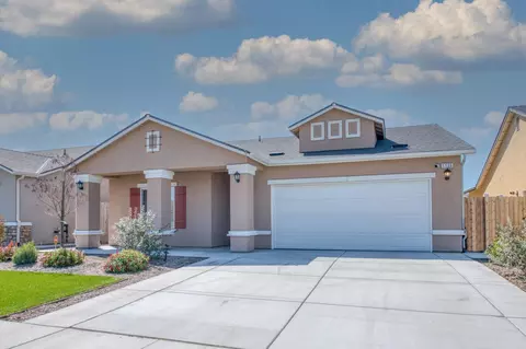 1136 Kern St, Avenal, CA 93204 photo 2