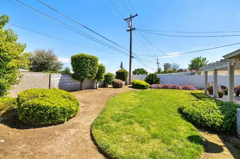 1345 Peach Ave, Clovis, CA 93612 photo 25