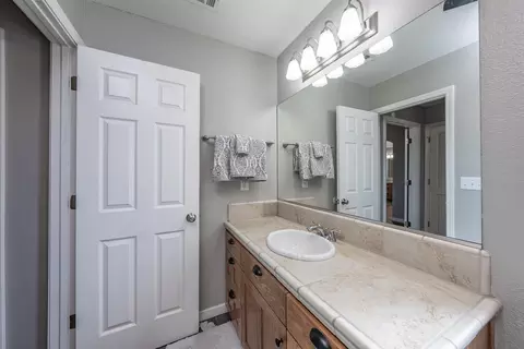 220 Lake Dr, Lemoore, CA 93245 photo 27