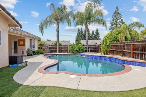 2004 Dorothea Ct, Visalia, CA 93292 photo 2