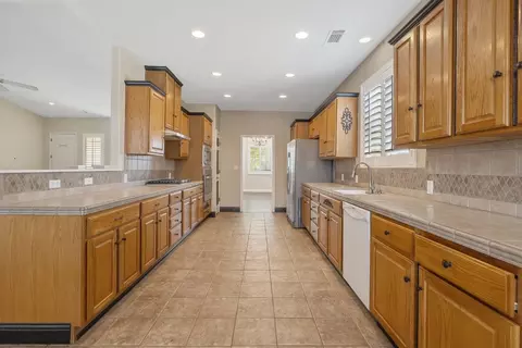 2004 Dorothea Ct, Visalia, CA 93292 photo 27