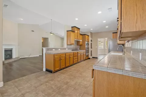 2004 Dorothea Ct, Visalia, CA 93292 photo 26