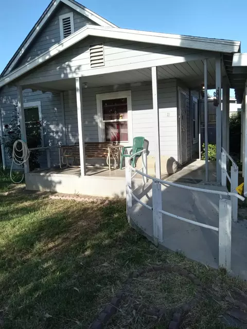 811 Sierra St, Madera, CA 93638 photo 1