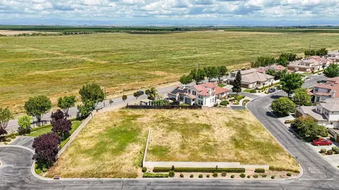 2485 Capri, Chowchilla, CA 93610 photo 2