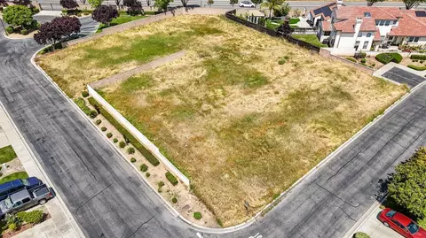 2485 Capri, Chowchilla, CA 93610 photo 4