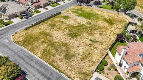 2465 Capri, Chowchilla, CA 93610 photo 3