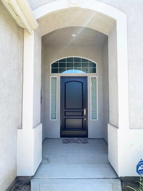 654 W Muncie Ave, Clovis, CA 93619 photo 5