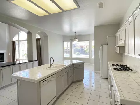654 W Muncie Ave, Clovis, CA 93619 photo 27