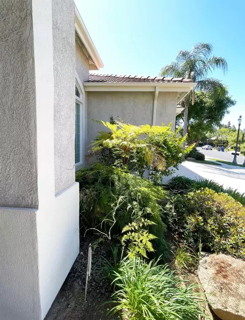 654 W Muncie Ave, Clovis, CA 93619 photo 7
