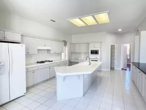 654 W Muncie Ave, Clovis, CA 93619 photo 30