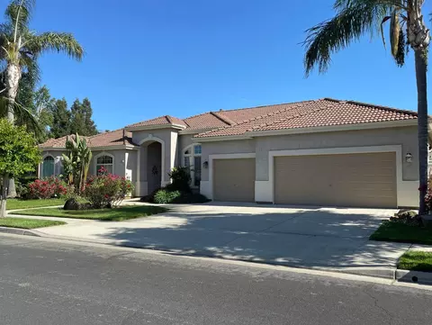 654 W Muncie Ave, Clovis, CA 93619 photo 2