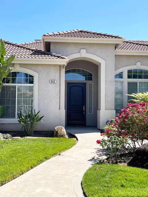 654 W Muncie Ave, Clovis, CA 93619 photo 3