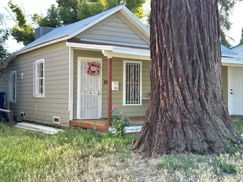 204 S I St, Madera, CA 93637 photo 3