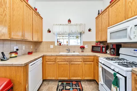 730 Bernardi Ave, Madera, CA 93637 photo 8