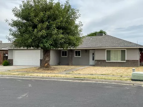 1007 Aram Ave, Madera, CA 93637 photo 2