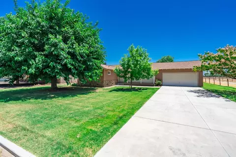 13321 18th Ave, Lemoore, CA 93245 photo 2