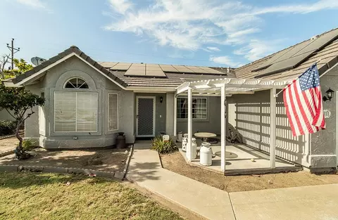 408 Devon Dr, Lemoore, CA 93245 photo 2
