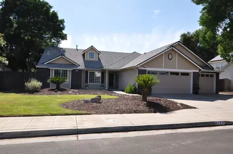 672 N Harvard Ave, Clovis, CA 93611 photo 3