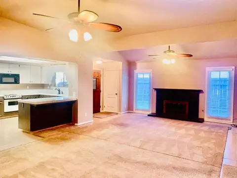 124 Queen Ln, Madera, CA 93637 photo 4