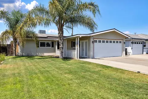 300 E D St, Lemoore, CA 93245 photo 2