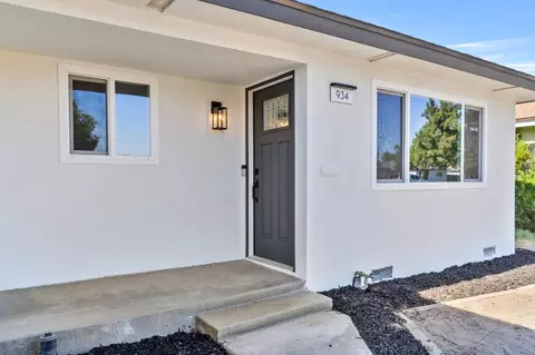 934 W Alamos Ave, Clovis, CA 93612 photo 4