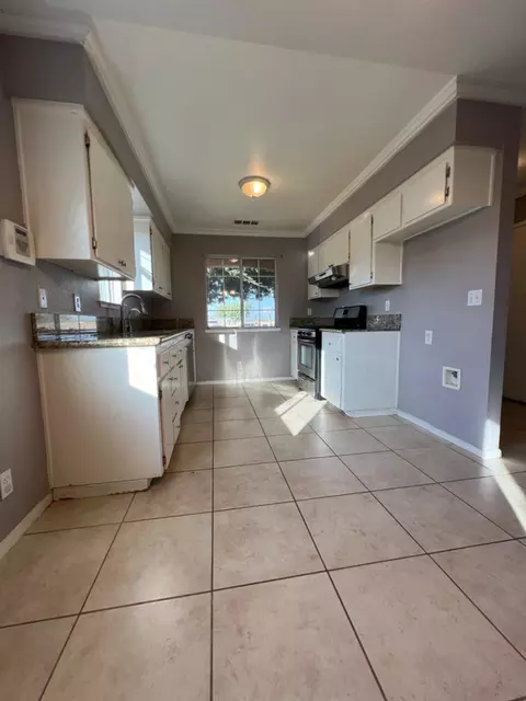468 Manzana Ct, Madera, CA 93638 photo 4