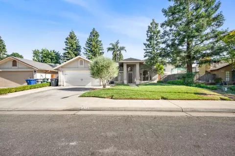 1424 Fallbrook Ave, Clovis, CA 93611 photo 2