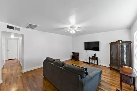 424 Twain Ave, Clovis, CA 93612 photo 2