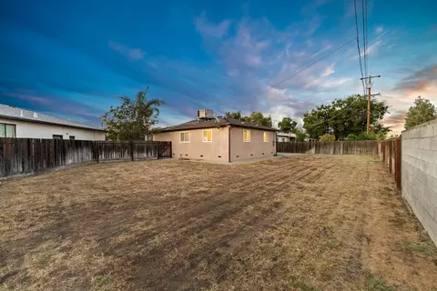 424 Twain Ave, Clovis, CA 93612 photo 20