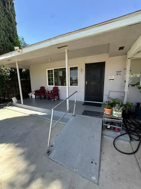 1319 E Yosemite Ave, Madera, CA 93638 photo 2