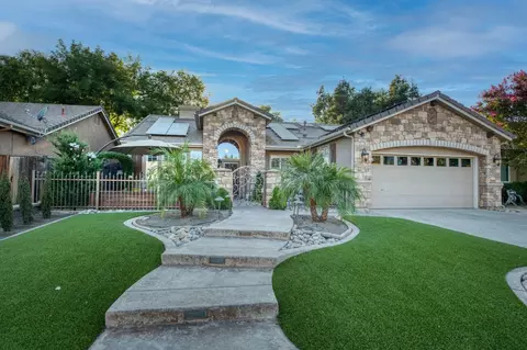 7403 N Sandrini Ave, Fresno, CA 93722