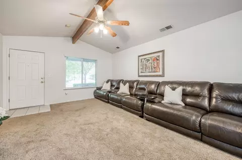 396 N Duke Ave, Clovis, CA 93612 photo 2