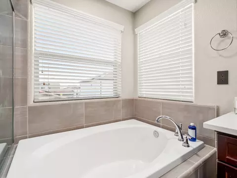 6161 E Bibi Dr, Fresno, CA 93727 photo 14