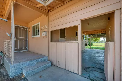 705 Willis Ave, Madera, CA 93637 photo 2