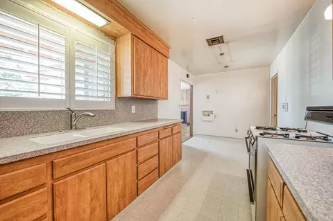 705 Willis Ave, Madera, CA 93637 photo 6