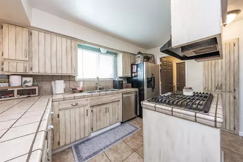1010 Redwood Ln, Lemoore, CA 93245 photo 7