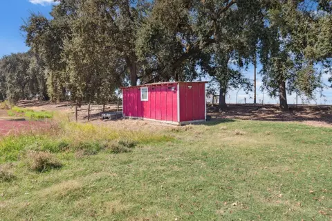 18165 E Flume Ave, Sanger, CA 93657 photo 37