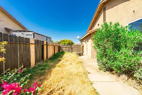 1214 Pine Dr, Lemoore, CA 93245 photo 25