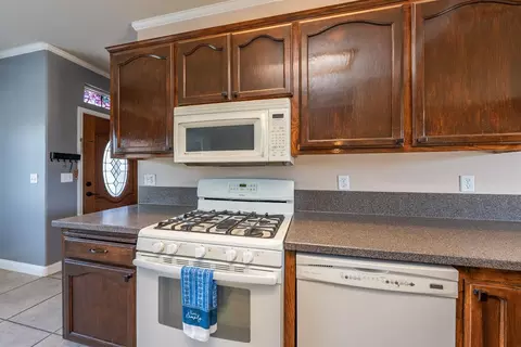 1214 Pine Dr, Lemoore, CA 93245 photo 11